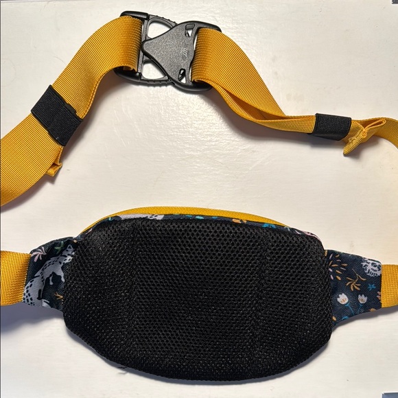 Kavu Mustard Yellow Oval Waist Bag - Picture 2 of 3